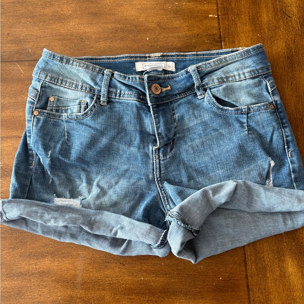 Light Wash Rolled-Hem Denim Shorts - Blue